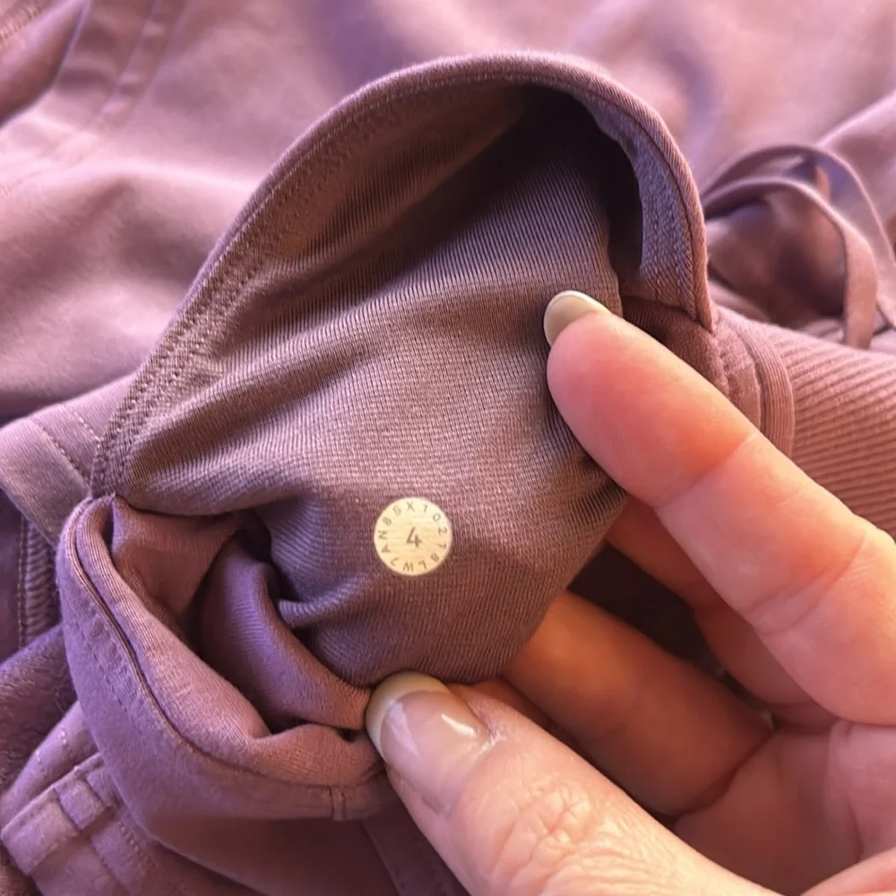Lululemon‎ Every Moment Short 3” Vintage Quartz Size 4 - Picture 7 of 8